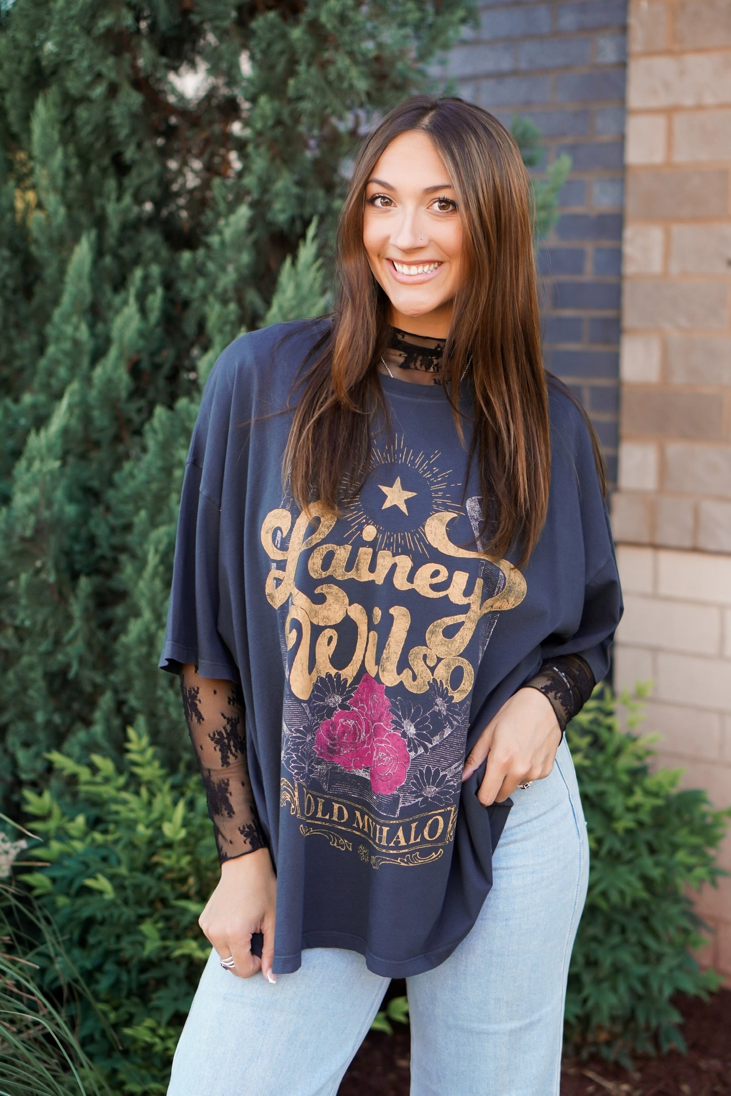 DAYDREAMER Lainey Wilson Bell Bottom County Tee